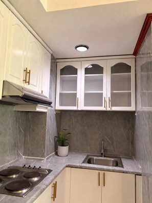 Private kitchen - Staycation by Olivia Mojerte (Muntinlupa)