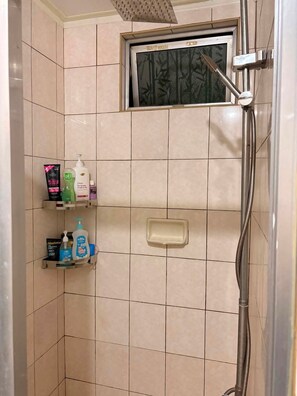 Basic-Apartment, Stadtblick | Badezimmer