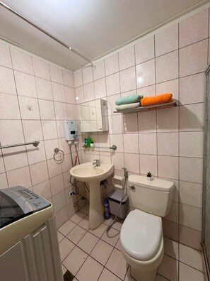 Bathroom - Staycation by Olivia Mojerte (Muntinlupa)