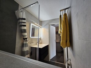 Towels - Domino 24 # 4-bed apartment, Dusche, WC 4-bed apartment, Dusche, WC by Interhome (Leukerbad)