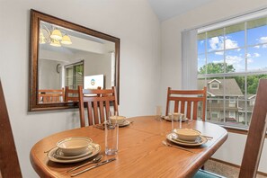 Apartment, Mehrere Betten, Bergblick (The Cozy Groves) | Speisen