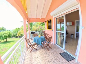Outdoor dining - Creole bungalow with views of the ocean and tropical scenery – Le Colibri, Guadeloupe (Pointe-Noire)