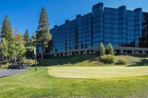 Golf - Entire  Valley-View condo in Olympic Valley, California (Olympic Valley)