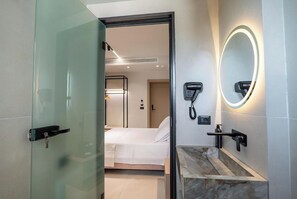 Standard Double Room | Bathroom | Towels - Di Ariano (Vlore)