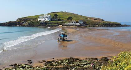 Woodcutters - comfortable idyllic beach style cabin near Bantham in South Devon