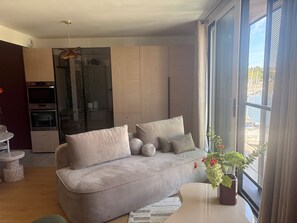 Smart TV - Vrbo Property (Le Palais)