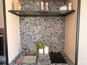 Haartrockner, Handtücher, Toilettenpapier