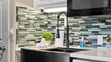 Studio, Multiple Beds, Golf View (Rooster's Getaway) | Private kitchen