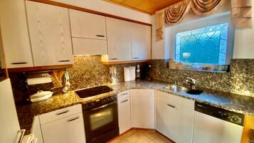 Fridge, microwave, dishwasher, cookware/dishes/utensils