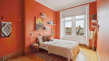 2 bedrooms, iron/ironing board, bed sheets