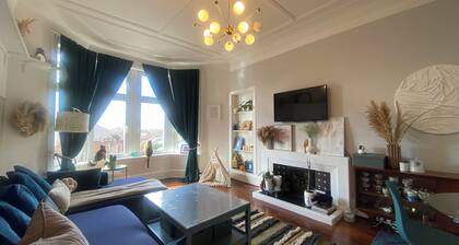 Marvelous 2-bedroom condo in Glasgow perfect for your getaway