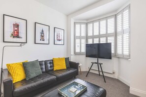 TV, offices - Spacious 2BDR 2BA near Shepherds Bush Oasis (Greater London)