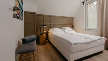 2 bedrooms, individually furnished, iron/ironing board, bed sheets