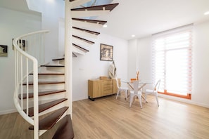 Interior - Large 2BR Duplex -10 Min Walk to Historic Center (Málaga)