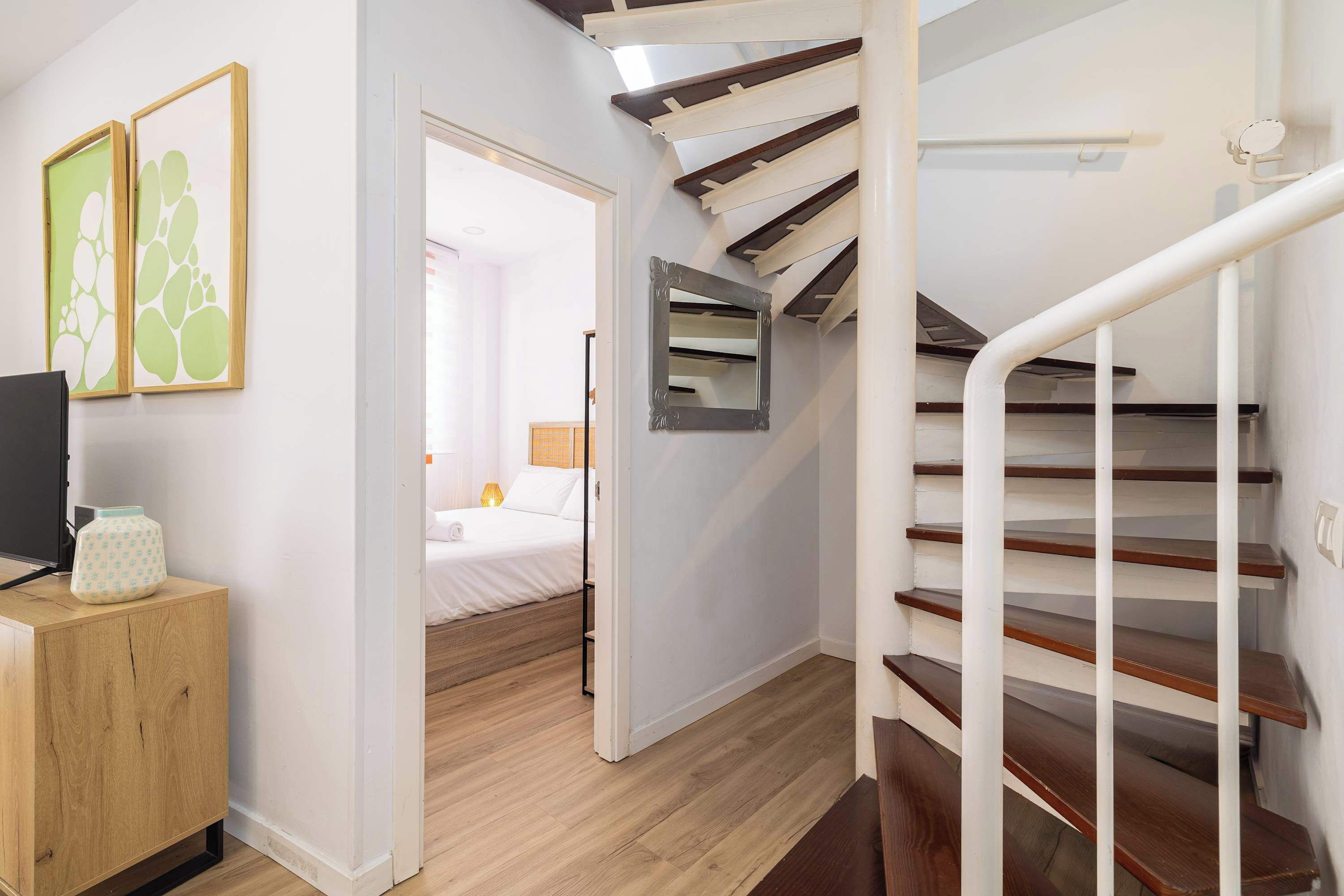 2 slaapkamers, een bureau, een strijkplank/strijkijzer, wifi