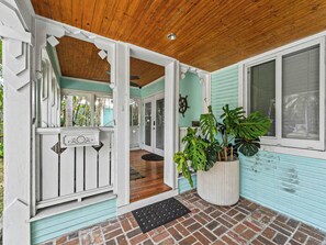 Exterior detail - Sun of a Beach - 4Bed Tropical Getaway (Fort Lauderdale)