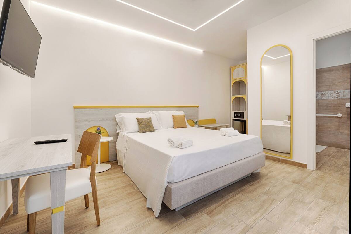 Habitación doble | Caja fuerte, escritorio, espacio para trabajar con un portátil