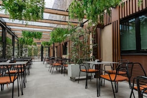 Outdoor dining - Hotel Dardan (Bajram Curri)