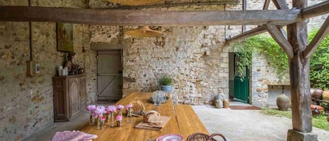 Outdoor dining