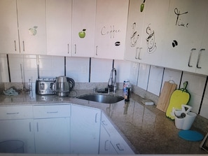 Private kitchen - Spacious 3-bedroom townhome in Forest Hills next to all (FOREST HILLS)