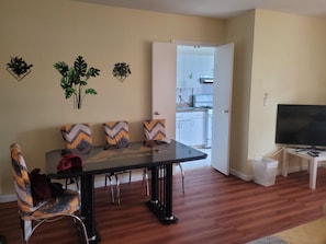 Dining - Spacious 3-bedroom townhome in Forest Hills next to all (FOREST HILLS)