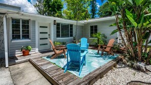 A two-story house with a covered patio area, outdoor seating, and a swimming pool. - •Cozy•3BR•SRQ•Walk To Ringling•Near Beach•Peacocks (Sarasota)
