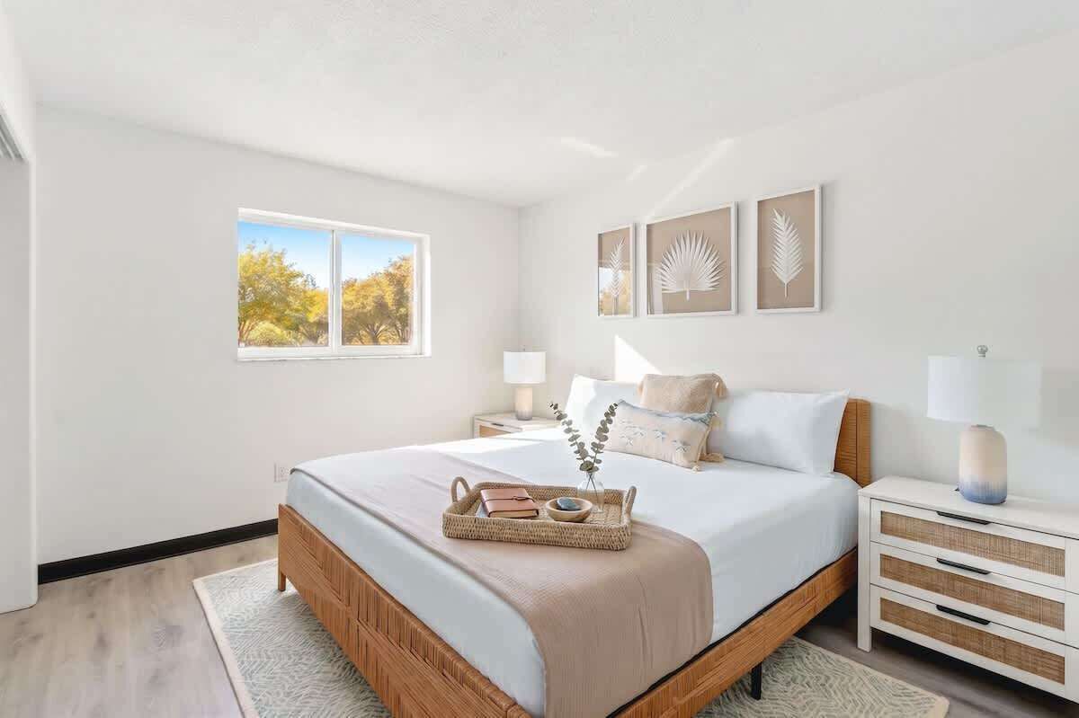 Iron/ironing board, WiFi, bed sheets