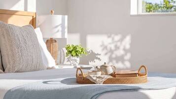 Iron/ironing board, WiFi, bed sheets