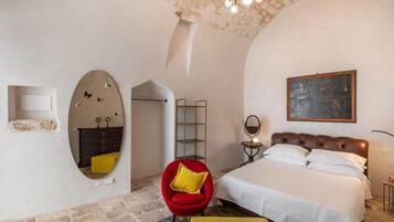 Deluxe Room | In-room safe, iron/ironing board, free WiFi