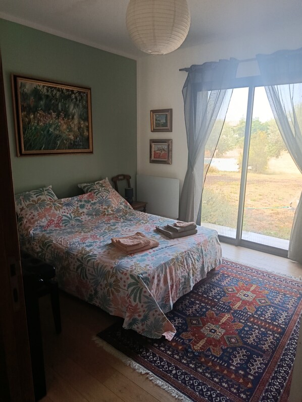 Room - Room "Chambre 3" with Mountain View, Shared Pool and Wi-Fi (Aléria)