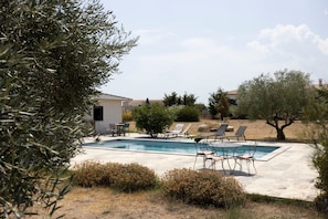 Pool - Room "Chambre 3" with Mountain View, Shared Pool and Wi-Fi (Aléria)