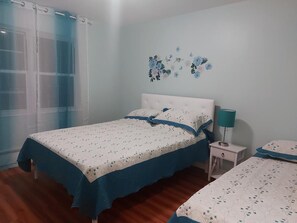 3 chambres, fer et planche à repasser, Wi-Fi, draps fournis