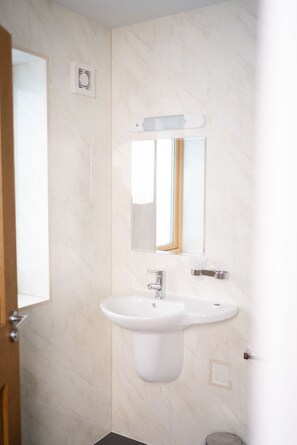 Bathroom - Premium Townhouse - Parking (Holyhead)
