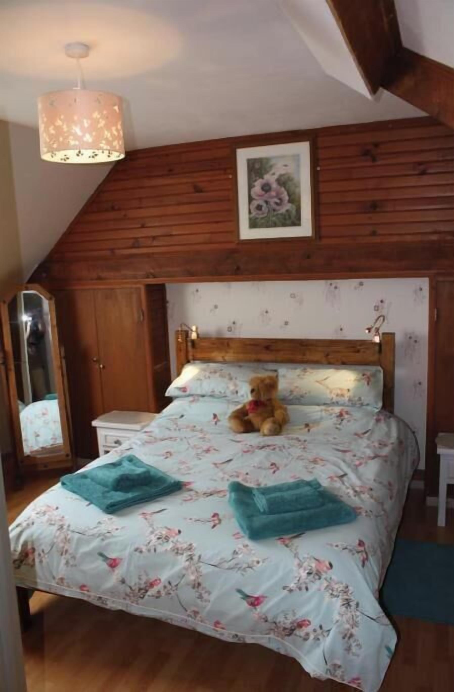 2 habitaciones, tabla de planchar con plancha, internet y ropa de cama 