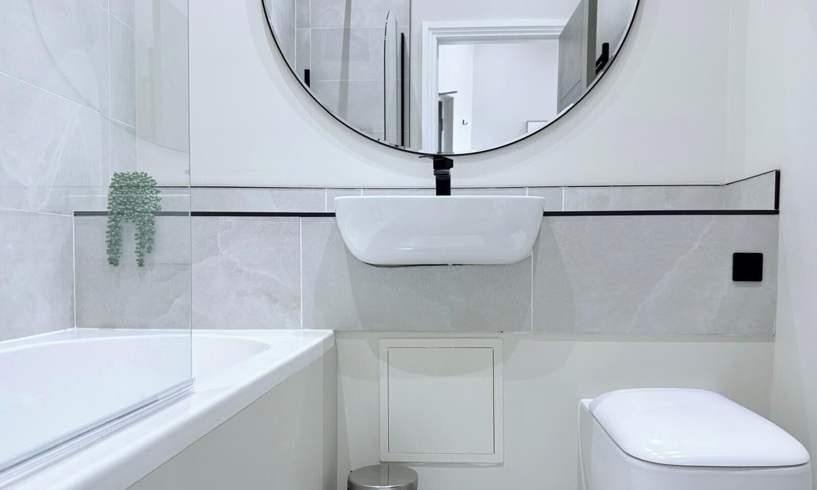 Shower, hair dryer, towels, shampoo