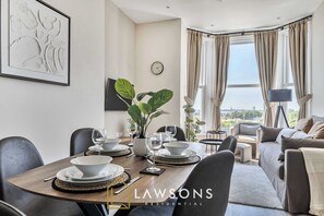 Dining - Shore Thing - Relaxing Sea View Getaway (Portsmouth)