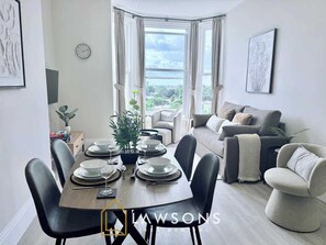 Dining - Shore Thing - Relaxing Sea View Getaway (Portsmouth)