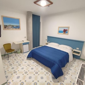 In-room safe, desk, laptop workspace, blackout curtains - Il Barbacane (BACOLI)