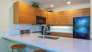 Coffee/tea maker, fridge, microwave, oven