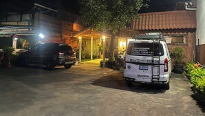 Imej tidak diklasifikasikan, 2 daripada 10, butang