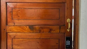 Imej tidak diklasifikasikan, 4 daripada 10, butang