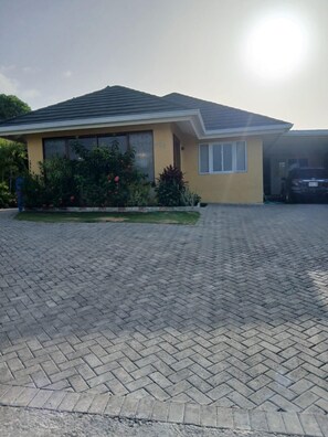Exterior - 2BR The Crest - 15 mins Ocho Rios (Richmond Estate)