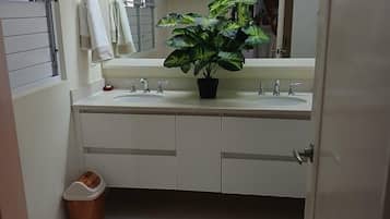 Vila, patio | Kamar mandi