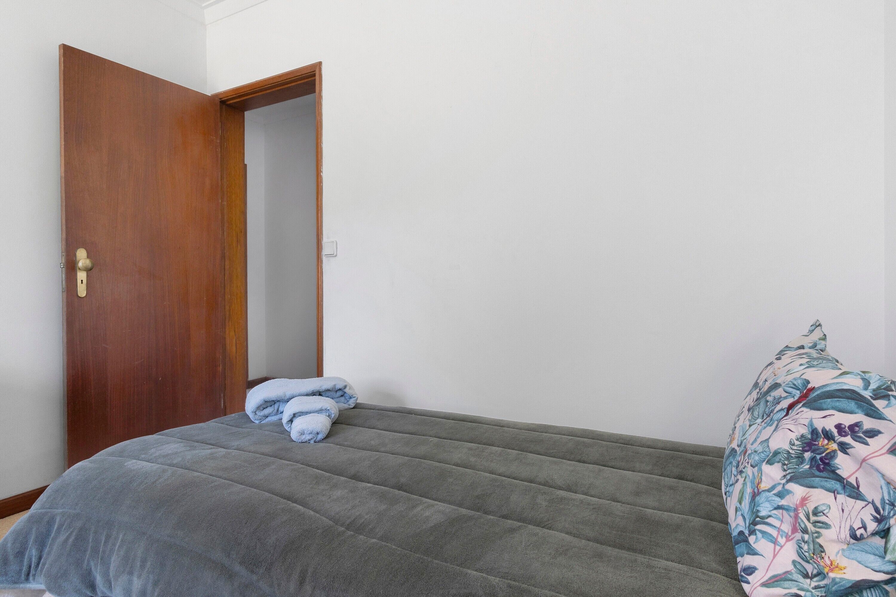 3 chambres, fer et planche à repasser, Wi-Fi, draps fournis