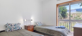 Apartment 'Cantinho da Mariana' with Private Terrace, Shared Garden and Wi-Fi