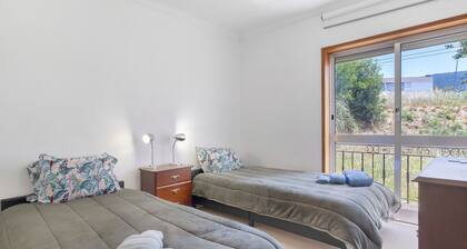 Apartment 'Cantinho da Mariana' mit privater Terrasse, Gemeinschaftsgarten und WLAN