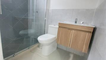 Dusche, Handtücher, Seife, Toilettenpapier