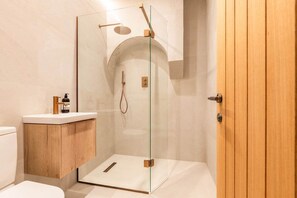 Bathroom - Cheltenham Loft, Harrogate (Harrogate)
