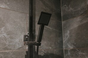 Dusche mit Handbrause
