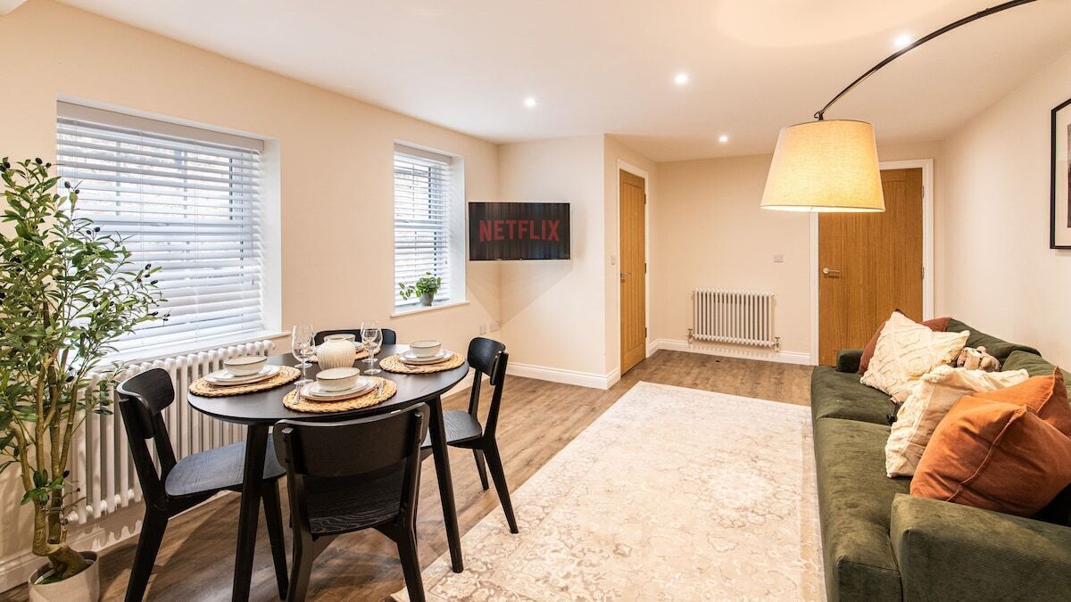 Newly Renovated 2-bed Flat | Ripon Town Centre - 裡彭